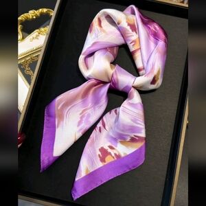Beautiful Scarf/Twilly/Shawl New 26.77in X 26.77in